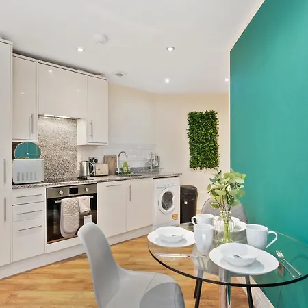 Central Leeds Gem - Parking - Sleeps 6 * Leeds (West Yorkshire)