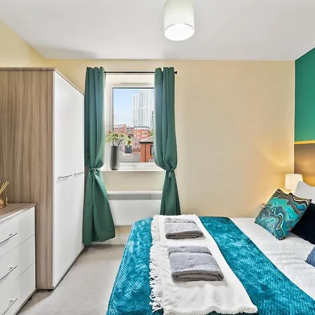 Central Leeds Gem - Parking - Sleeps 6 *