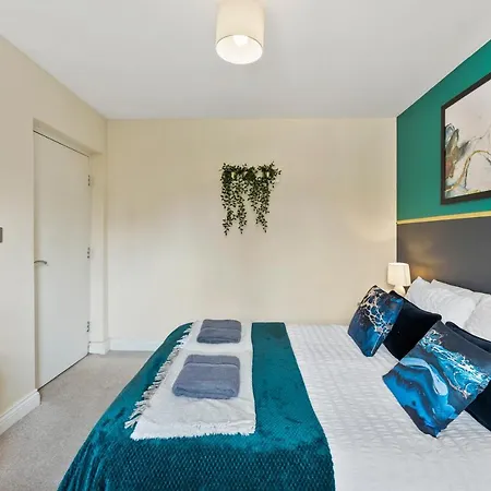 Central Leeds Gem - Parking - Sleeps 6 *