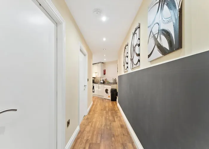 Апартаменты Central Leeds Gem - Parking - Sleeps 6 *